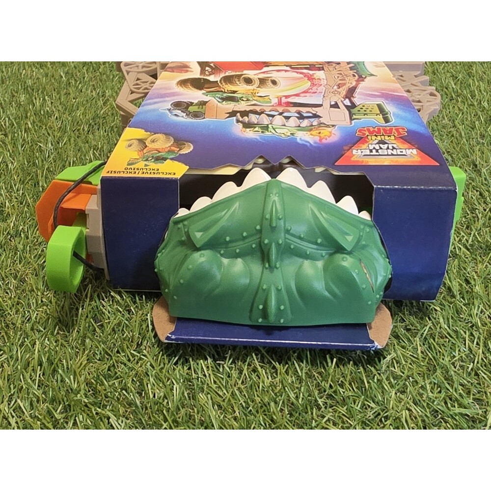 Monster Jam Dragon Dungeon of Doom Mini Jams Playset Brand New In Box - Picture 9 of 10